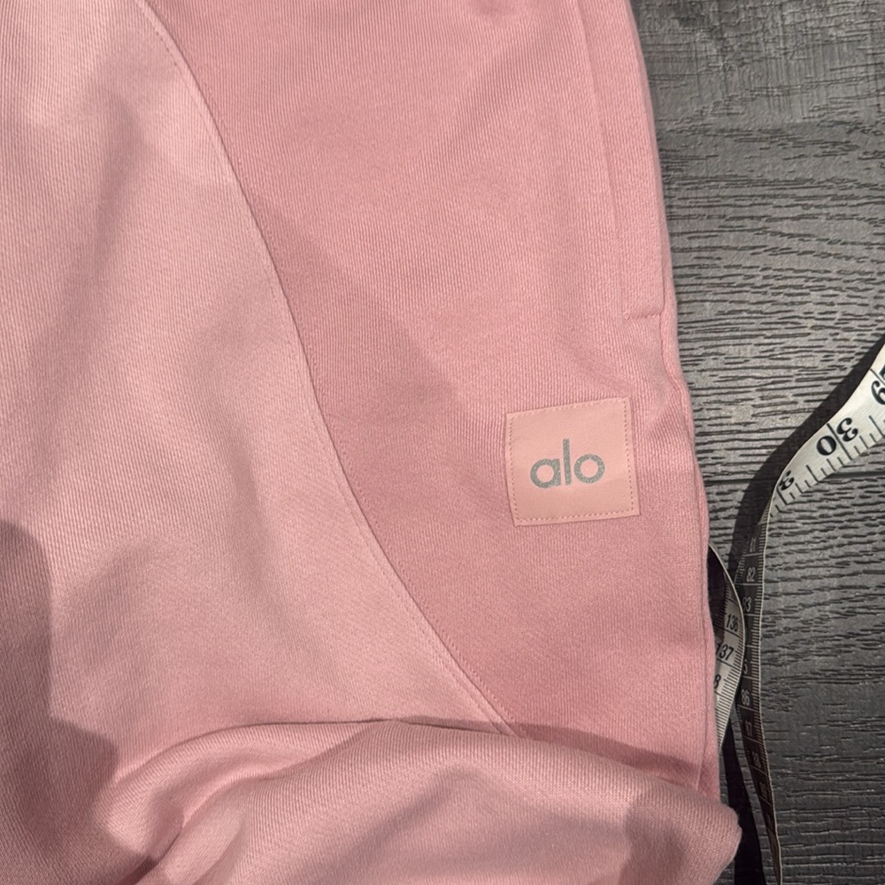 ALO Yoga make waves sweatpants - Picture 4 of 4